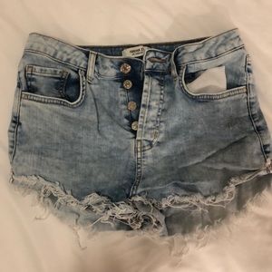 FOREVER 21 frayed jean shorts